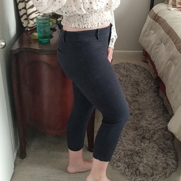 🥳CLEARANCE! $4 w/ a bundle!🥳 Loft Capri professional pants Black - Picture 6 of 6